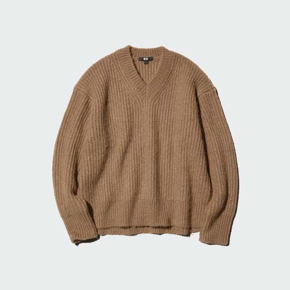 Uniqlo Charcoal V-Neck Sweater for Women - Picture 2 of 5